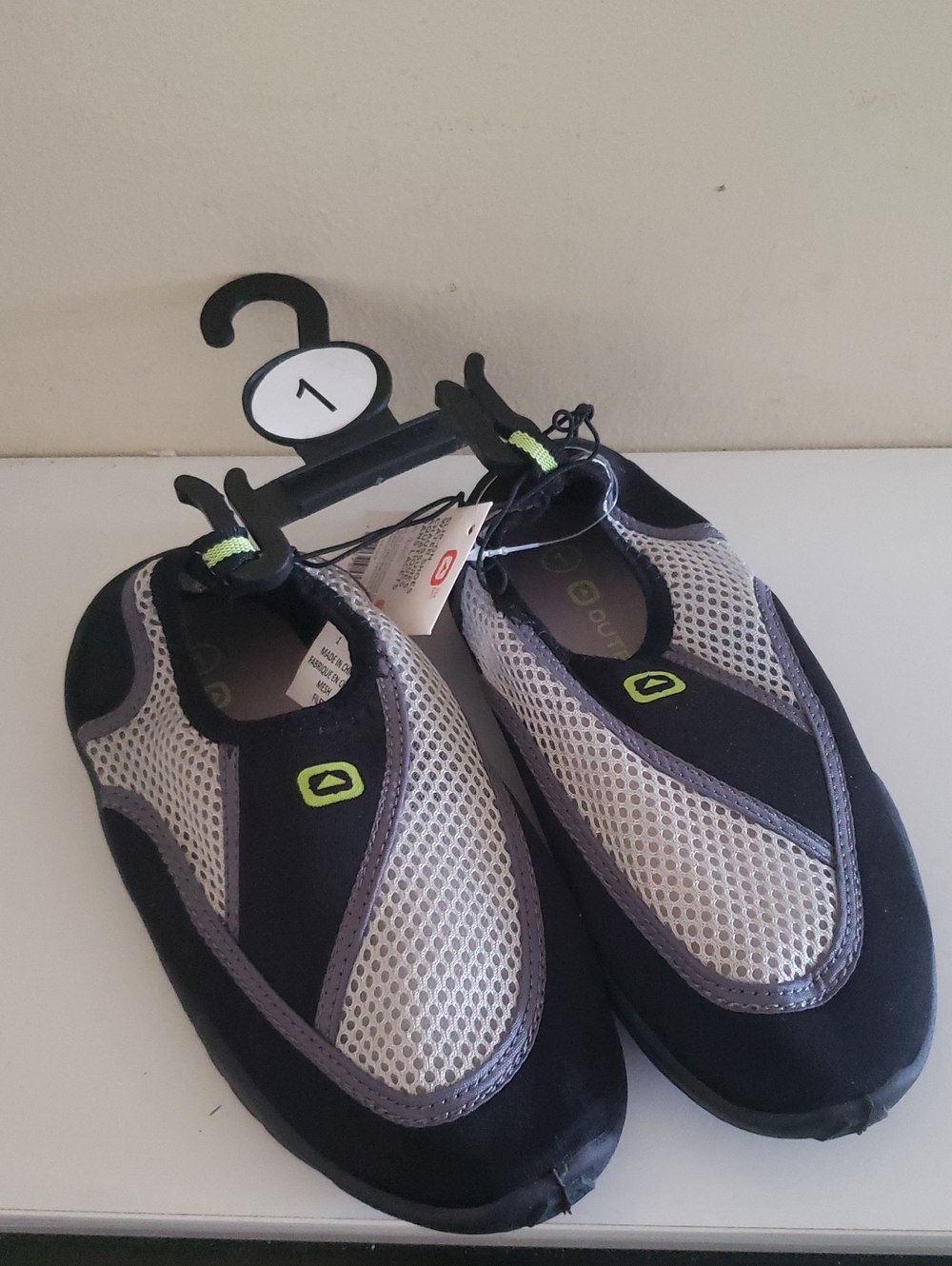 OUTBOUND BNWT Youth Slip On Water Shoes - Sz 1